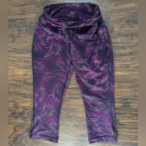 Zelos capri leggings, size XS, purple/pink design